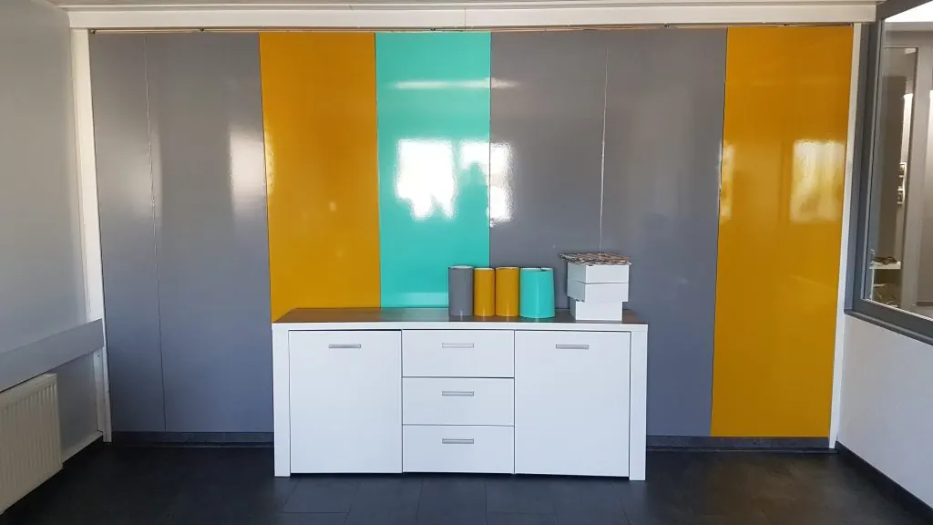 Hochglanzwand fertig, kein Schimmel, kein Streichen mehr